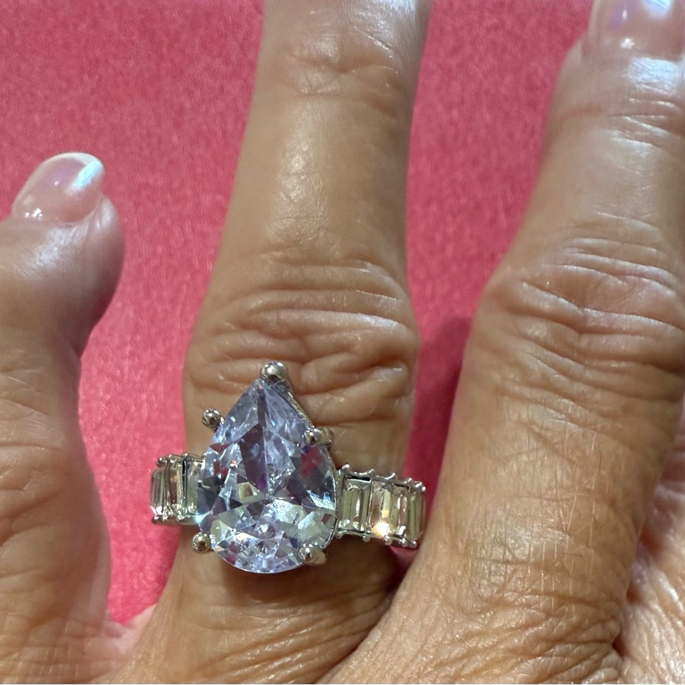 NWT Dazzling Silver Teardrop Zirconia Pear shape Embellished with baguettes ring